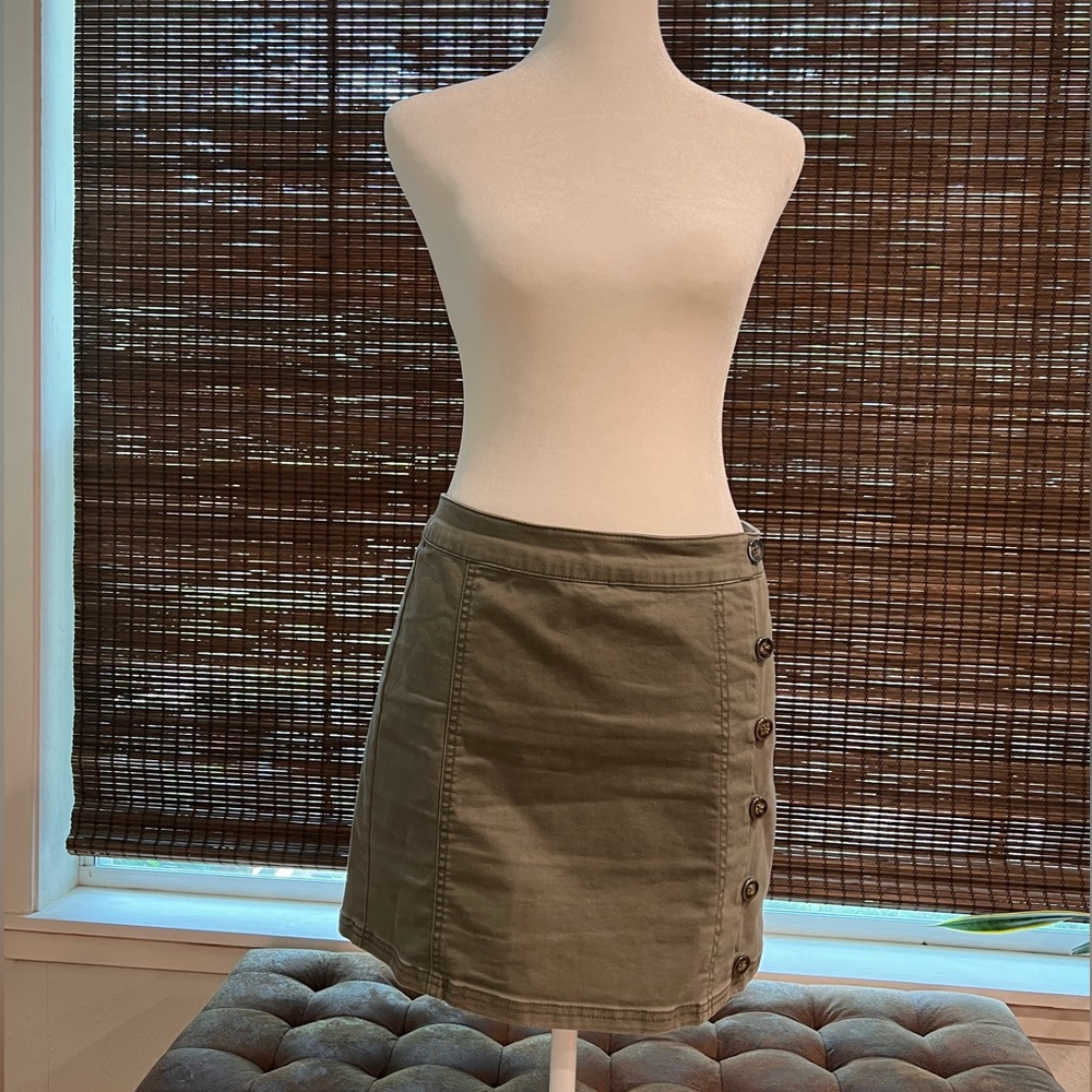 Army green REWASH skirt with faux buttons.